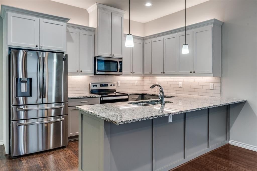 2727 Foreman St - Photo 4 of 12