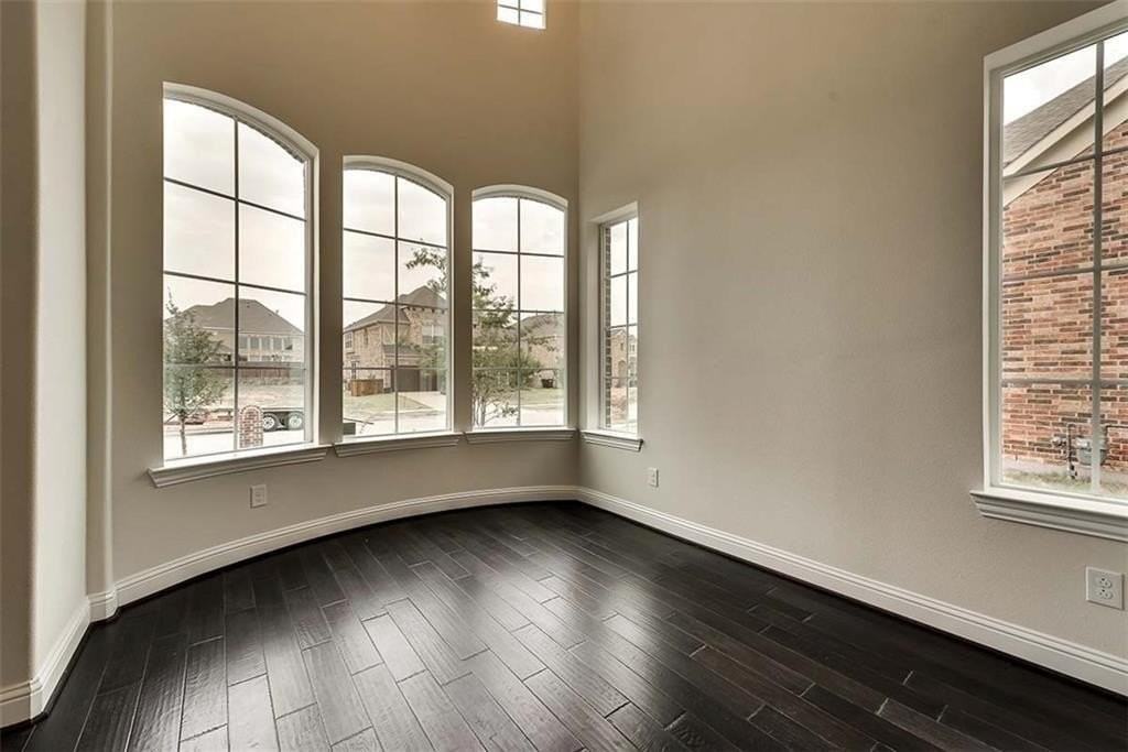 608 Mulligan Ave - Photo 4 of 32