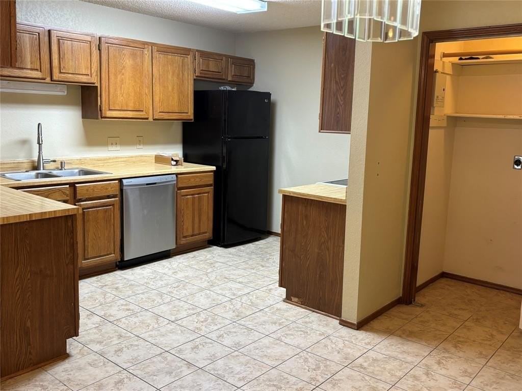 4748 Veronica Cir - Photo 7 of 14