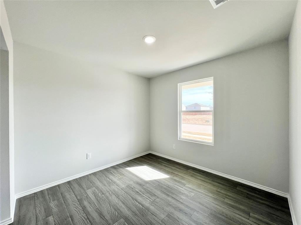 829 Bluffview Dr - Photo 3 of 40