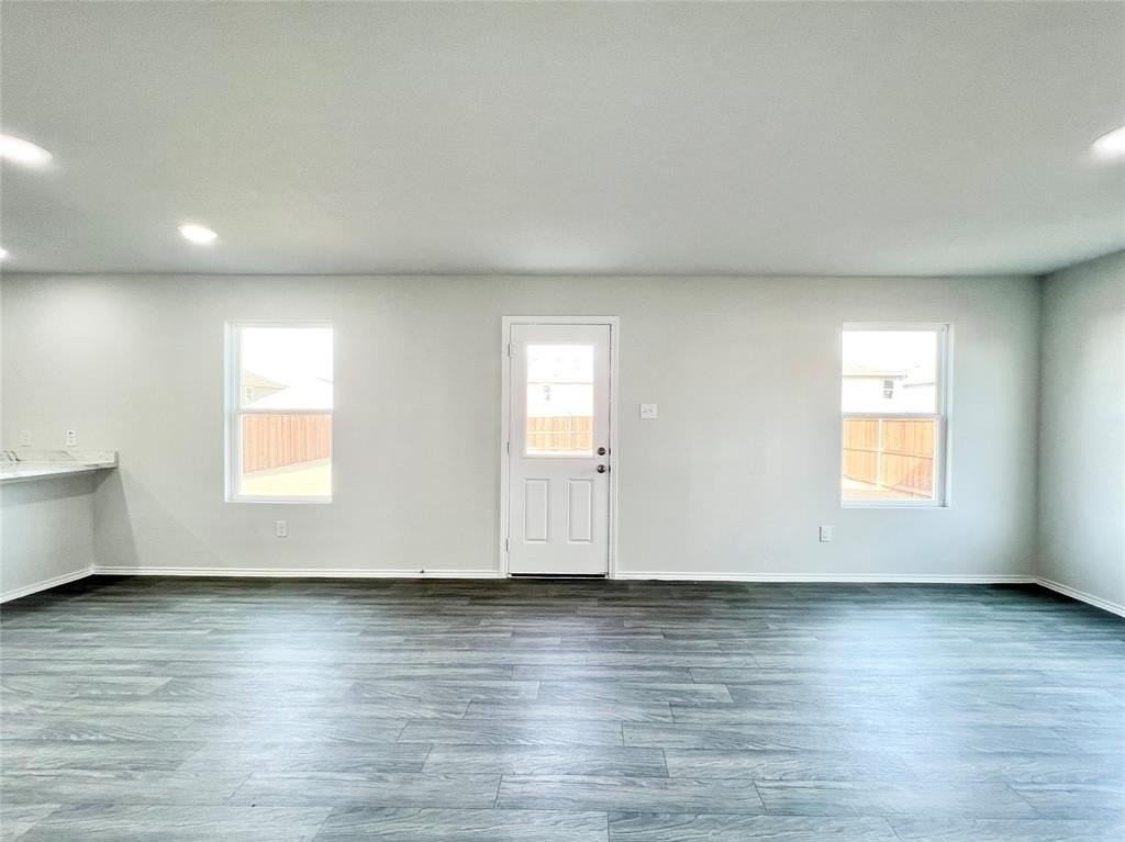 829 Bluffview Dr - Photo 7 of 40