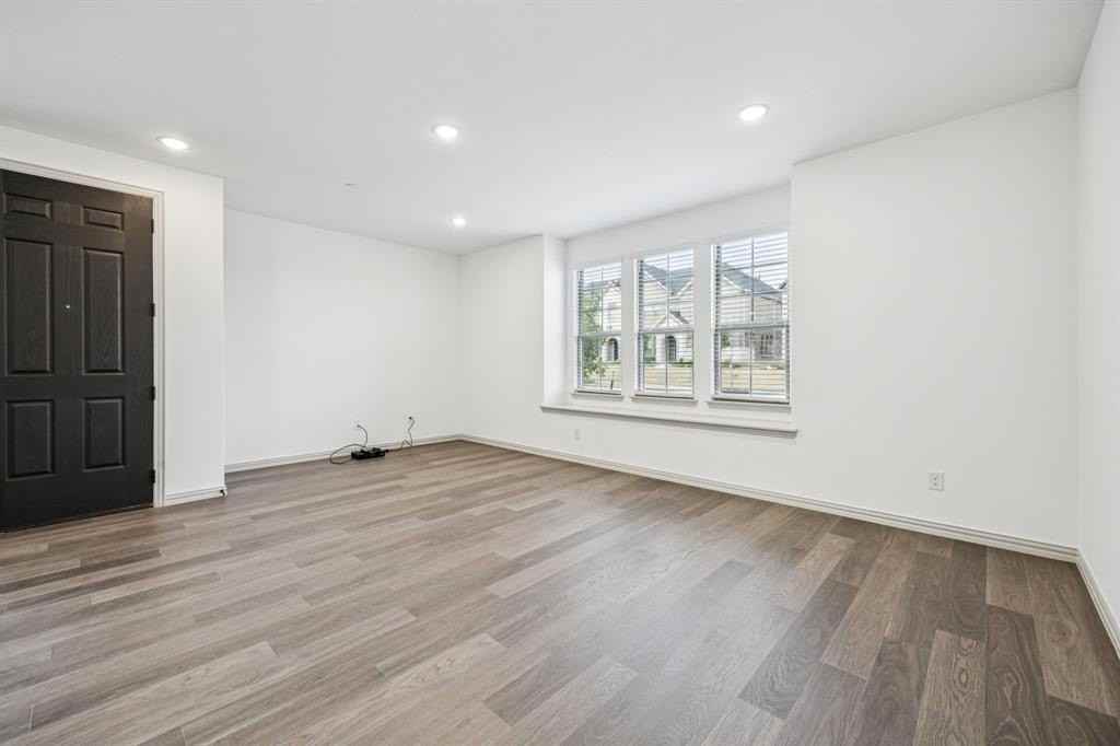 721 4th St - Photo 6 of 32