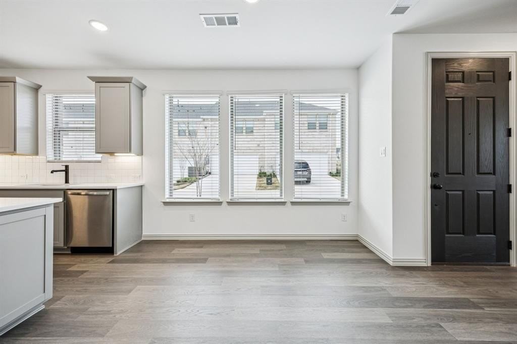 721 4th St - Photo 7 of 32