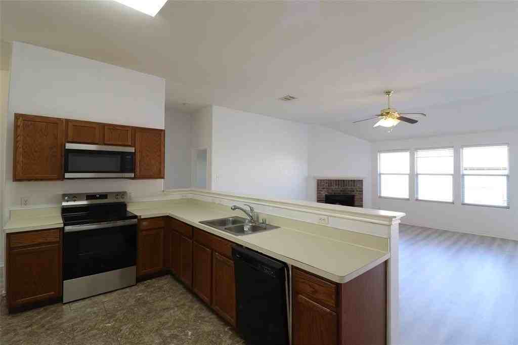 930 Silver Sage Dr - Photo 6 of 26