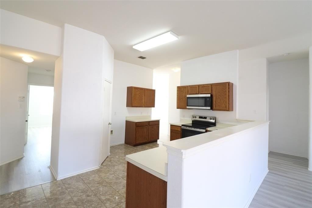 930 Silver Sage Dr - Photo 7 of 26