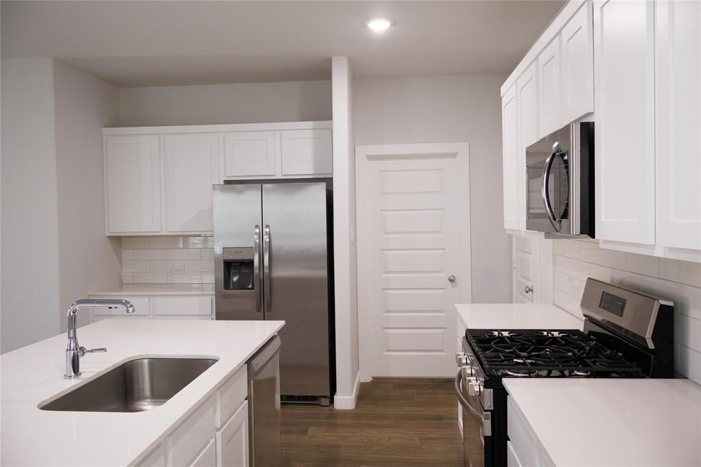 3916 Nasworthy Dr - Photo 7 of 30