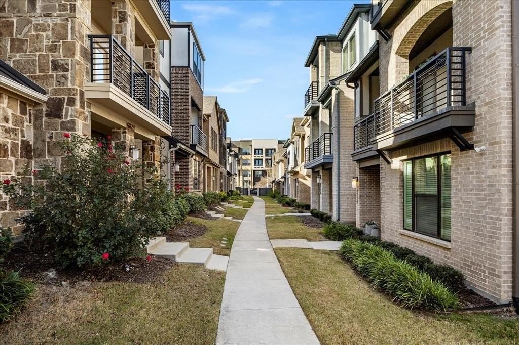 8220 Callimont Ln - Photo 3 of 34