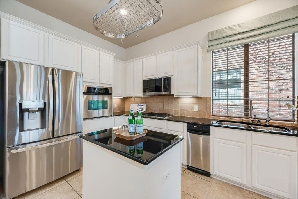 2513 Dog Leg Trl - Photo 5 of 20