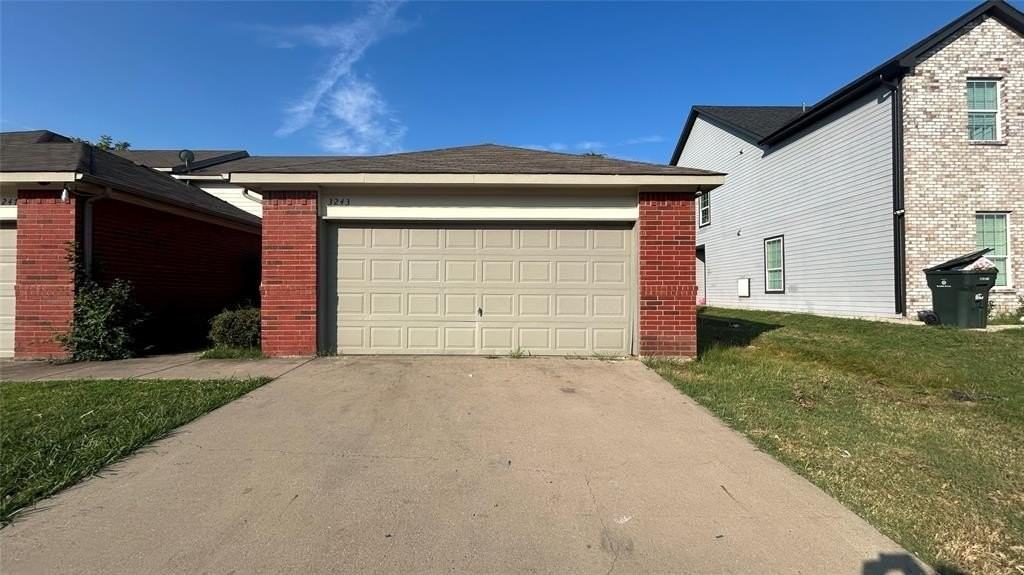 3243 Wexford Dr - Photo 2 of 30