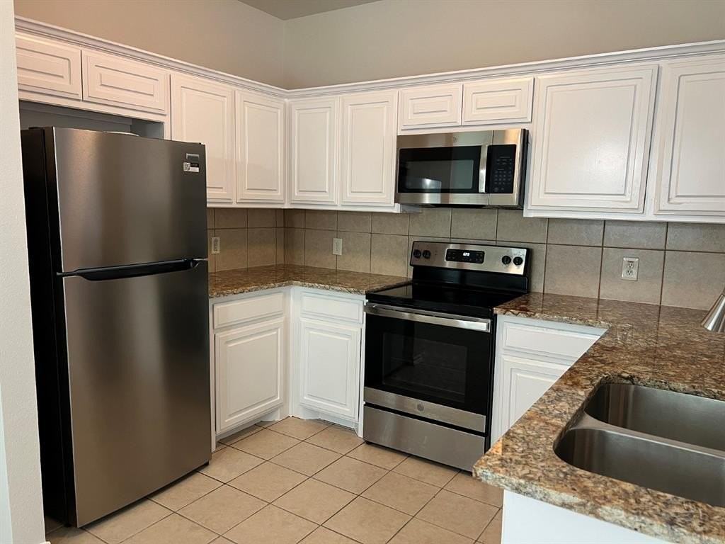 3243 Wexford Dr - Photo 4 of 30