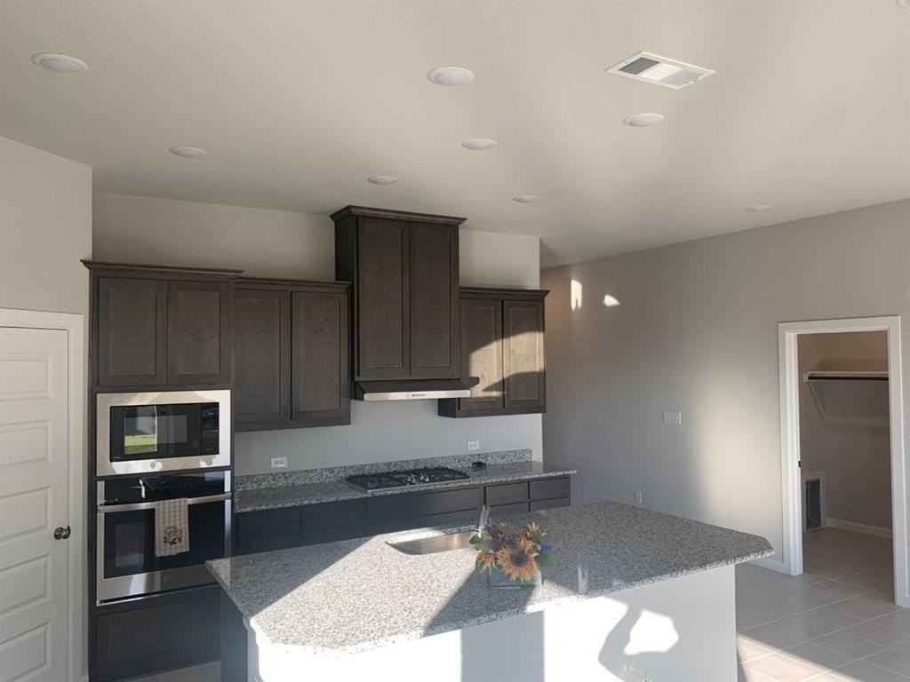 1821 Leo Dr - Photo 3 of 16