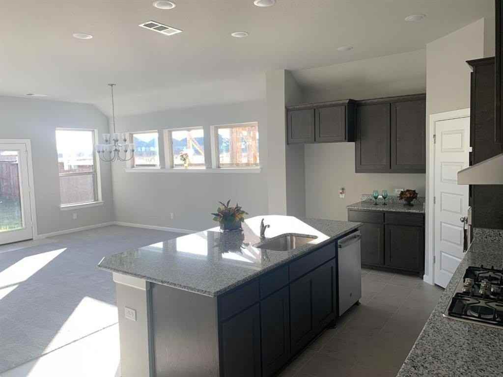 1821 Leo Dr - Photo 4 of 16