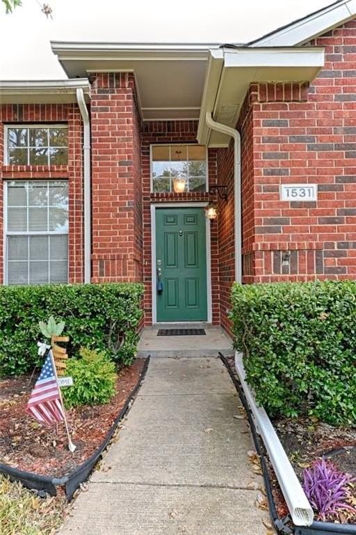 1531 Hickory Trl - Photo 2 of 33