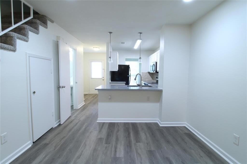 605 Carriagehouse Ln #B2 - Photo 4 of 11