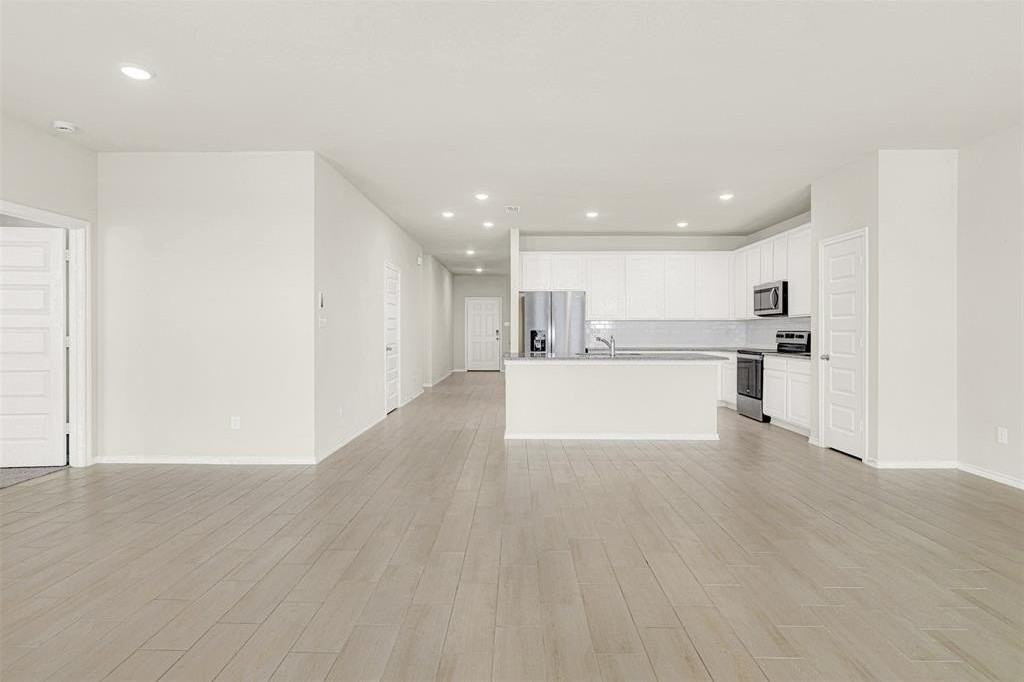 949 Ravenwood Ln - Photo 7 of 29