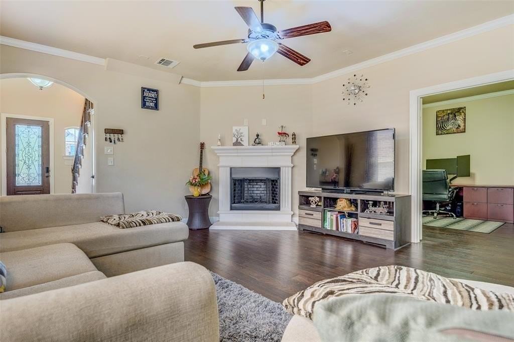 1429 Lauren Creek Ln - Photo 4 of 35