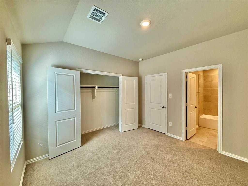 2104 Rannoch St - Photo 4 of 35