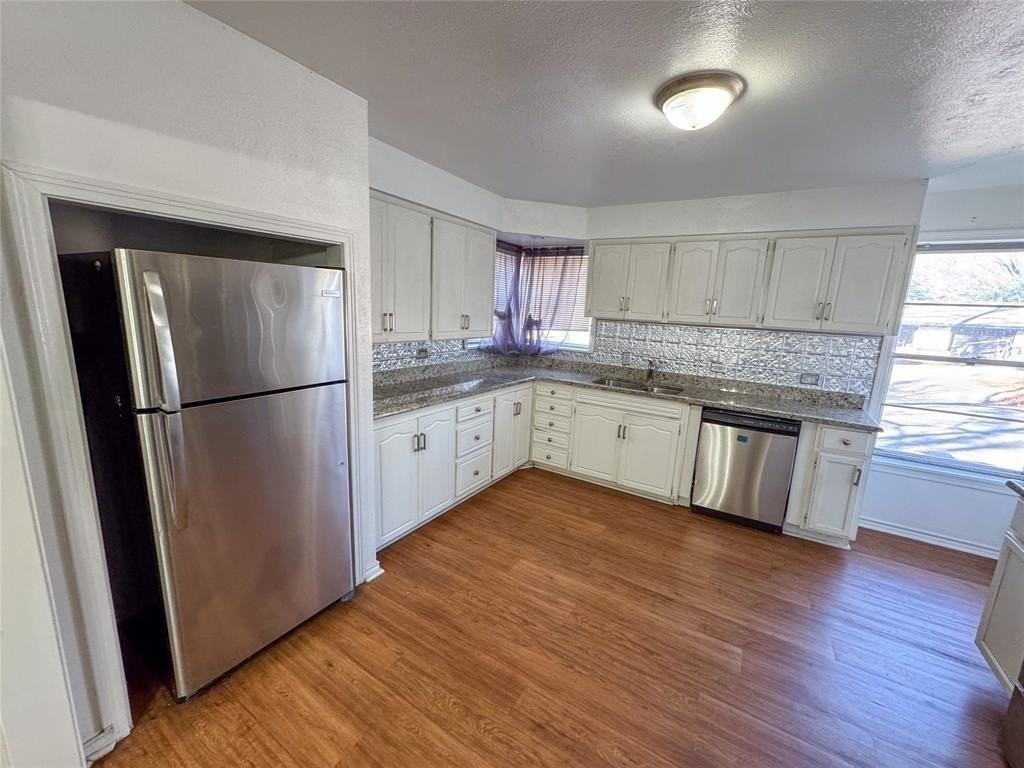 1431 W Chestnut St - Photo 4 of 16