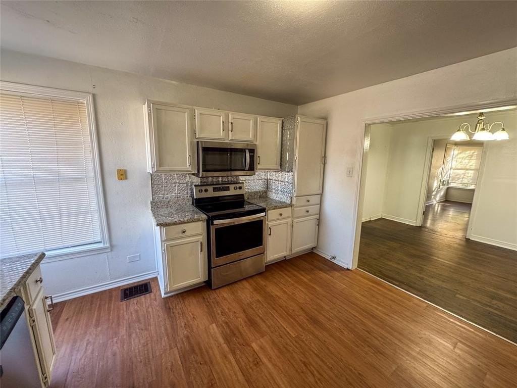 1431 W Chestnut St - Photo 5 of 16