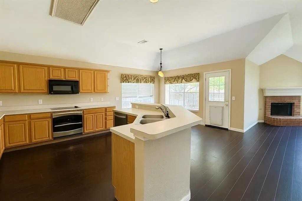 10218 Stone Falls Ln - Photo 4 of 27