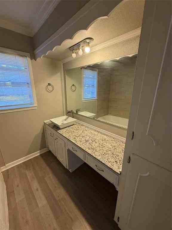 4504 Hunter Ave - Photo 7 of 13