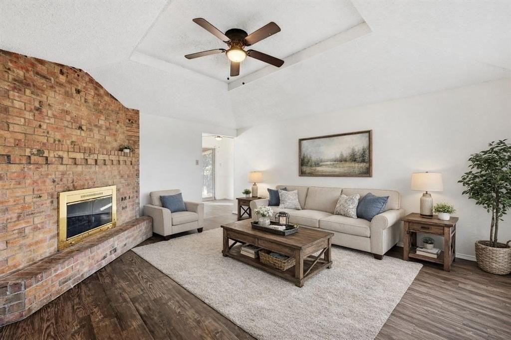 104 Mesa Dr - Photo 2 of 19