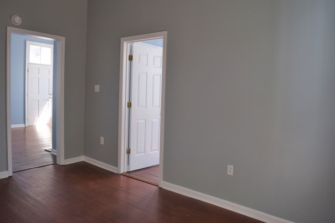 295 Ashley Avenue - Photo 7 of 29