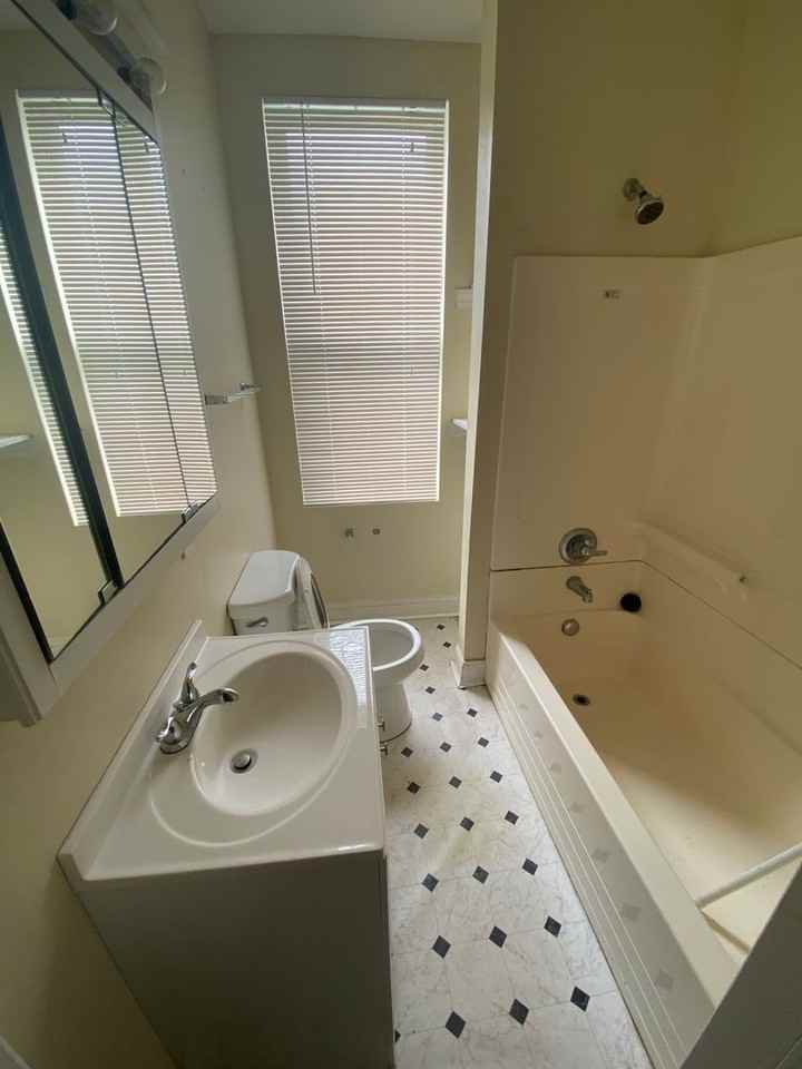 1010 Amsterdam Rd - Photo 2 of 7