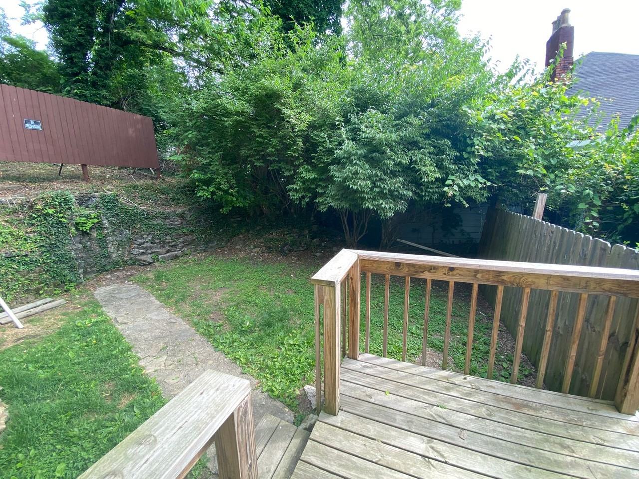 1010 Amsterdam Rd - Photo 4 of 7