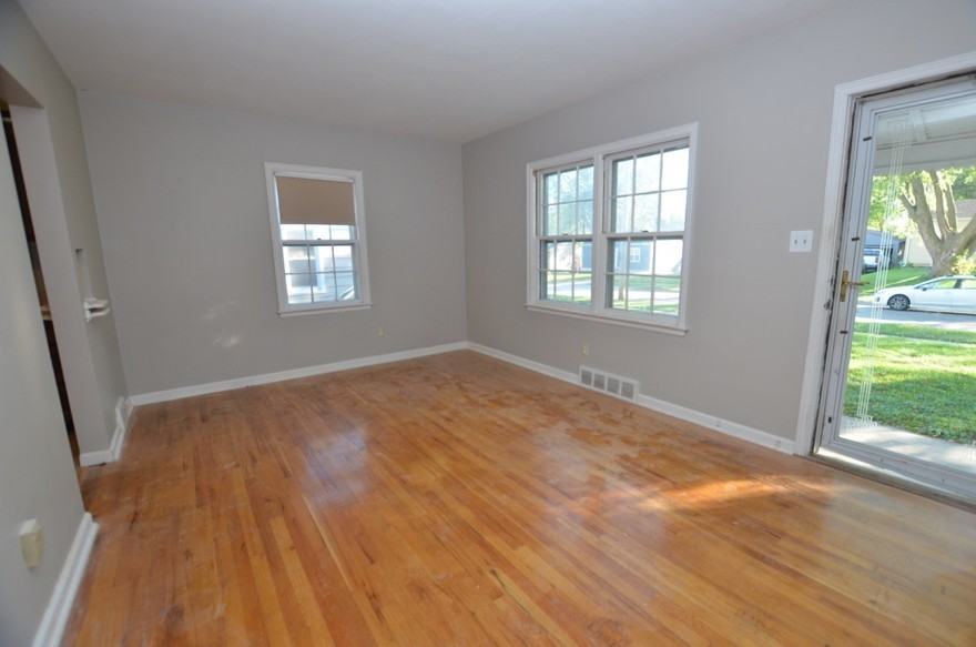 2618 57th St - Photo 2 of 15