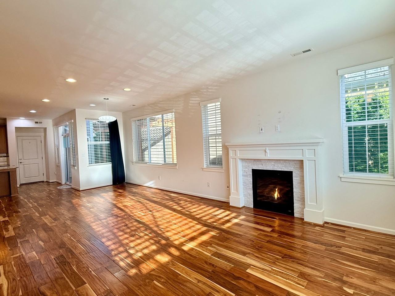 4405 186th Pl Se - Photo 7 of 34