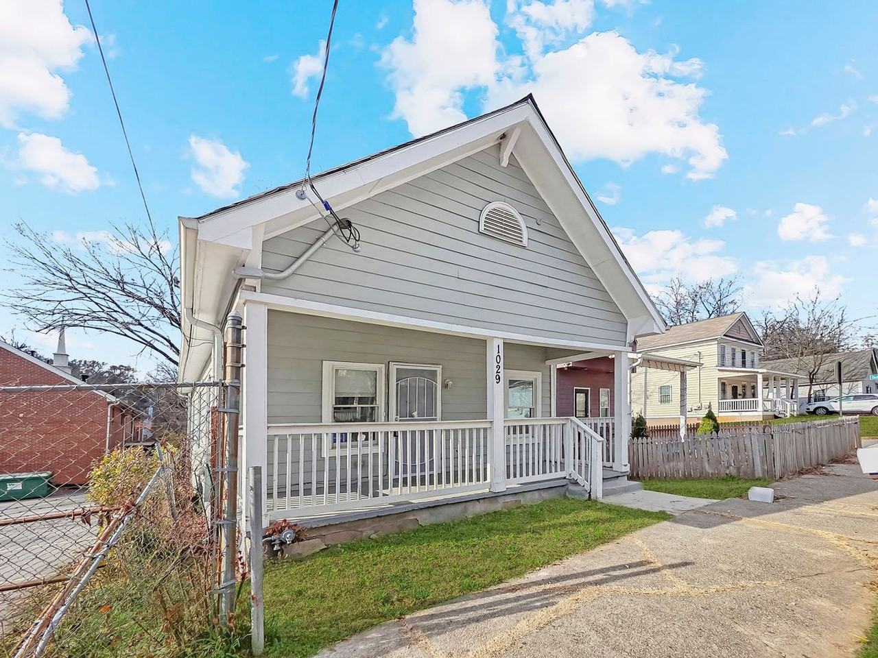 1029 Smith St Sw - Photo 2 of 26