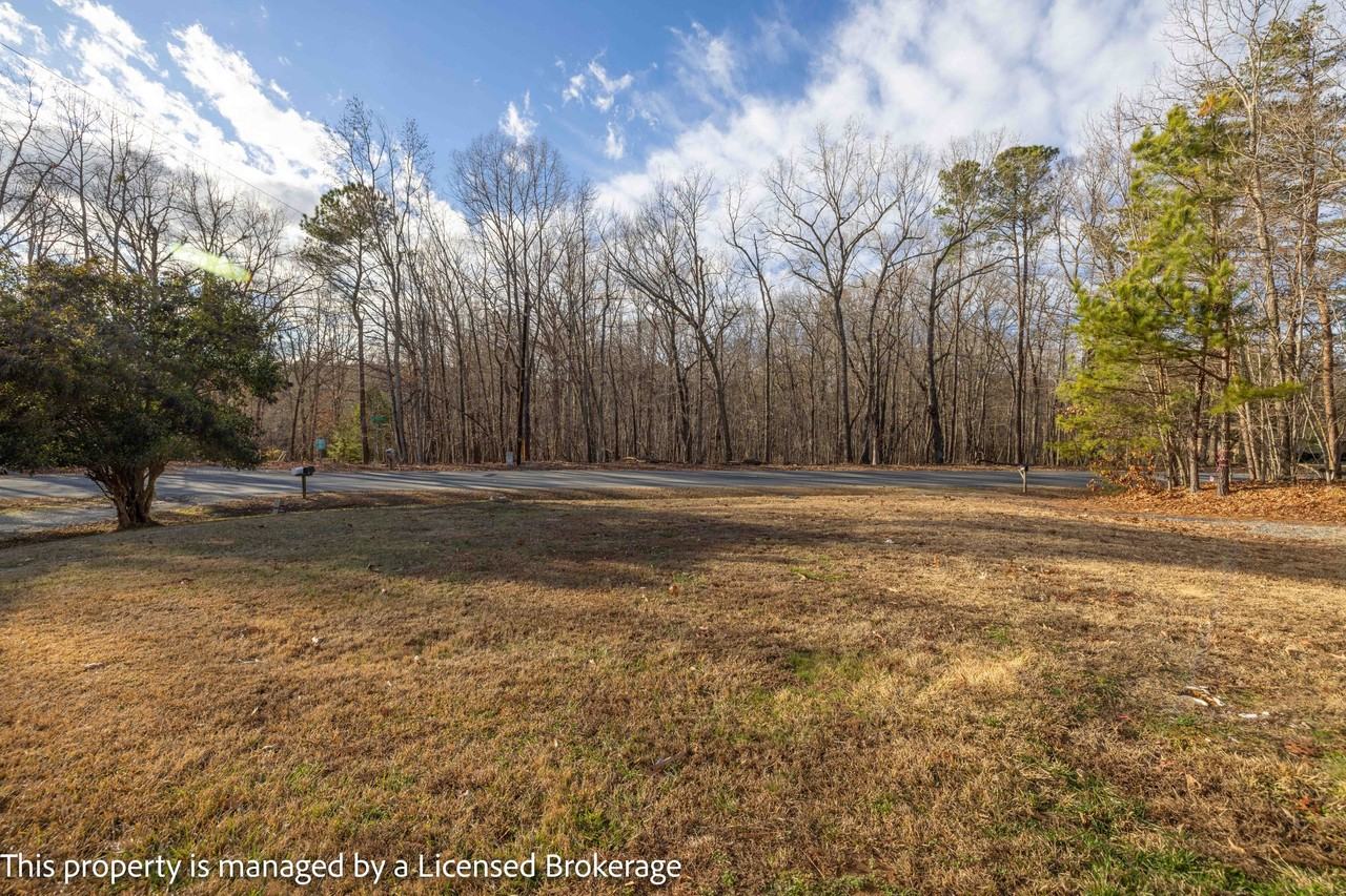 213 Roslyn Road - Photo 4 of 27