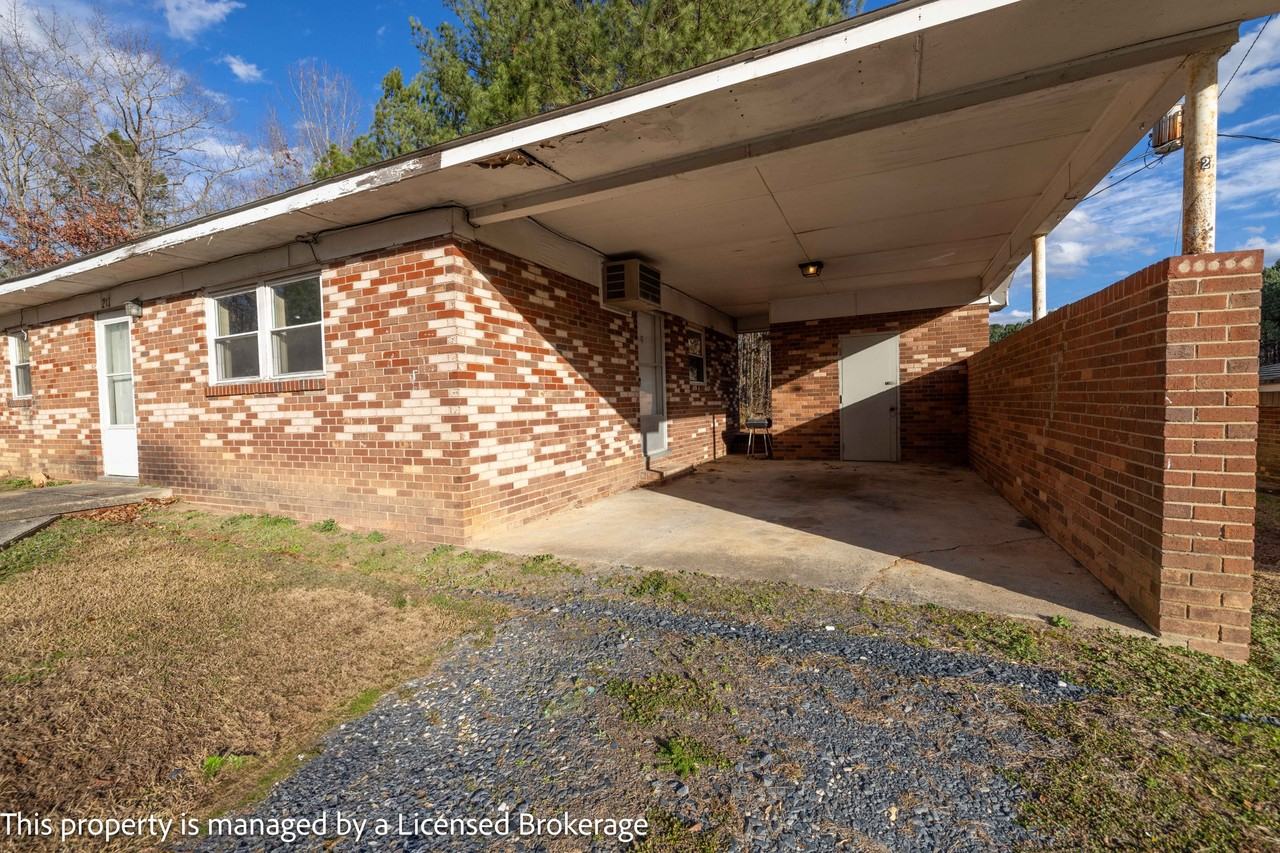 213 Roslyn Road - Photo 5 of 27