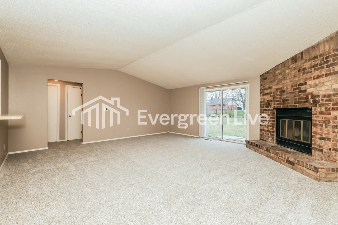 4735 Stonehedge St - Photo 3 of 15