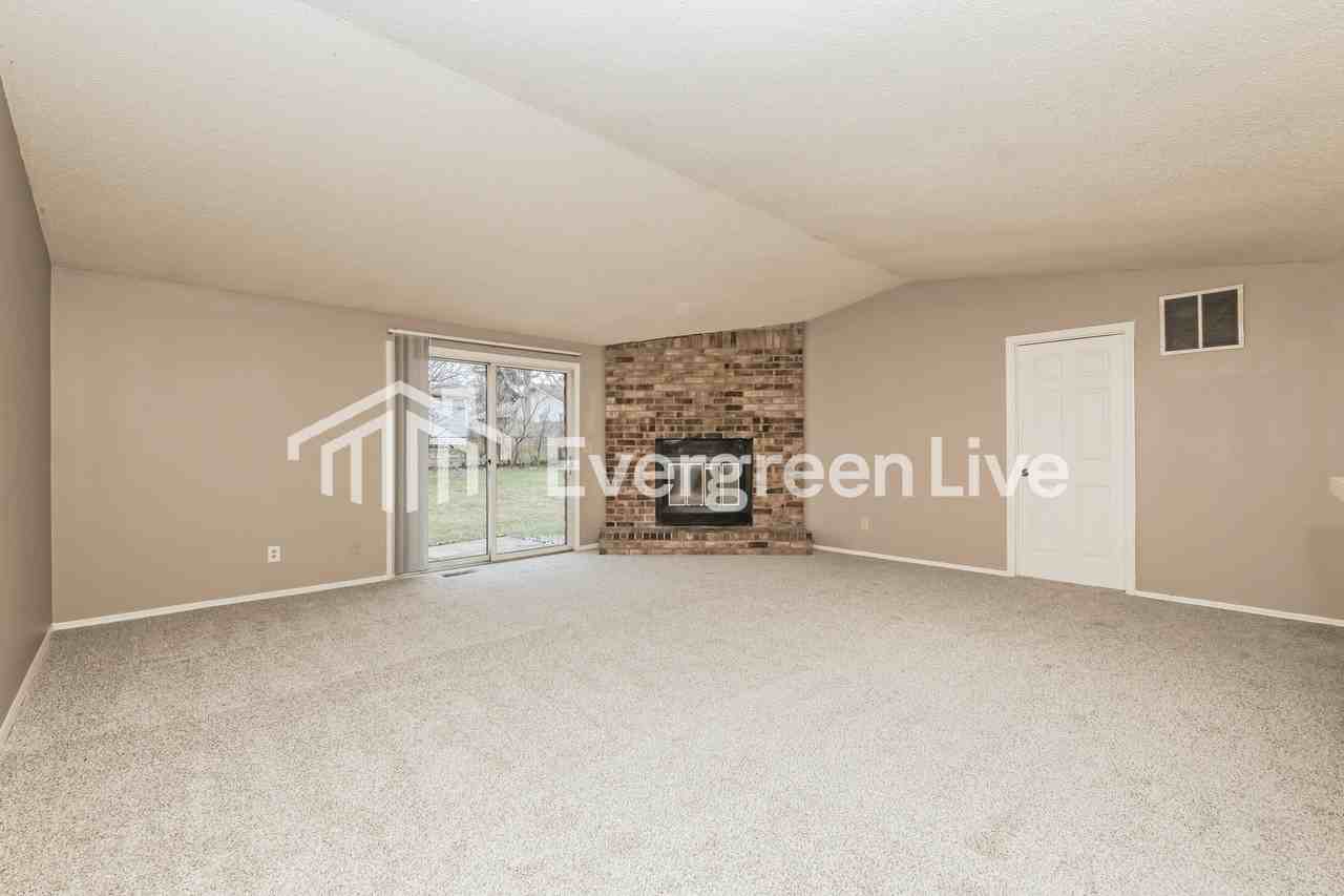 4735 Stonehedge St - Photo 4 of 15