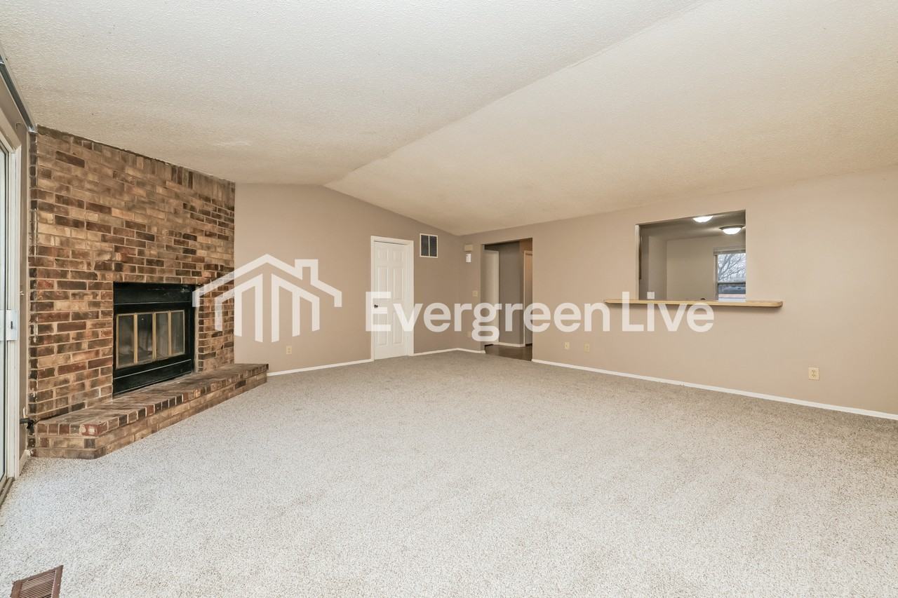 4735 Stonehedge St - Photo 5 of 15