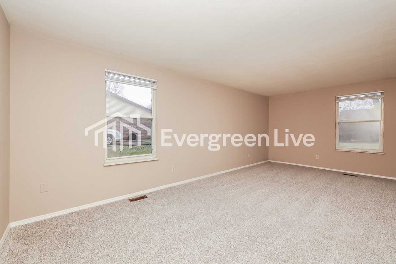 4727 Stonehedge St - Photo 7 of 15