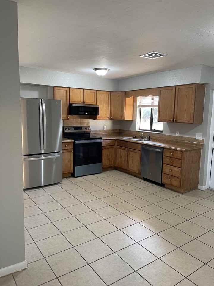 507 Jackson St - Photo 2 of 12