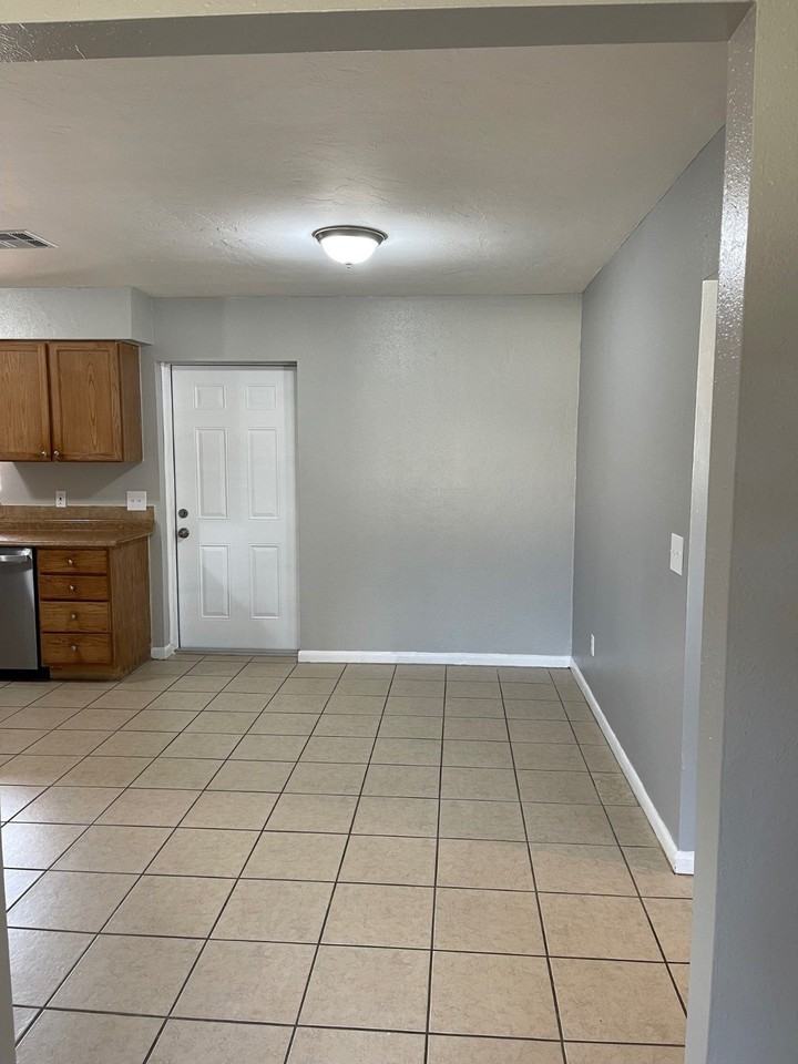 507 Jackson St - Photo 3 of 12