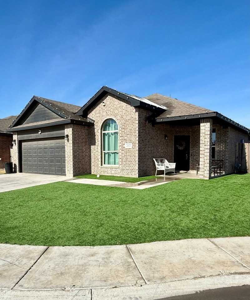 2027 Ebbets Dr - Photo 2 of 18