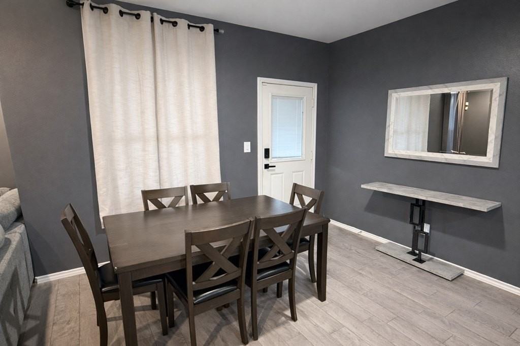 2027 Ebbets Dr - Photo 6 of 18