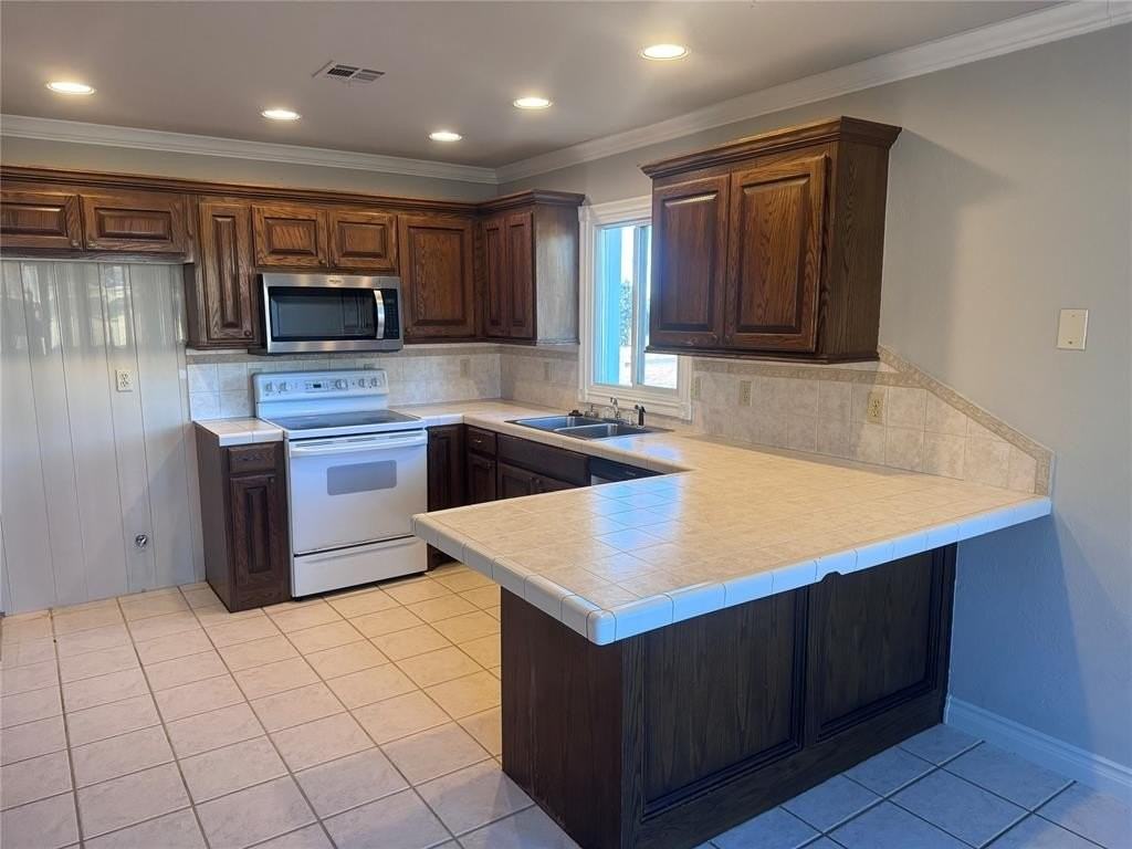 5104 S Triplett Rd - Photo 3 of 18