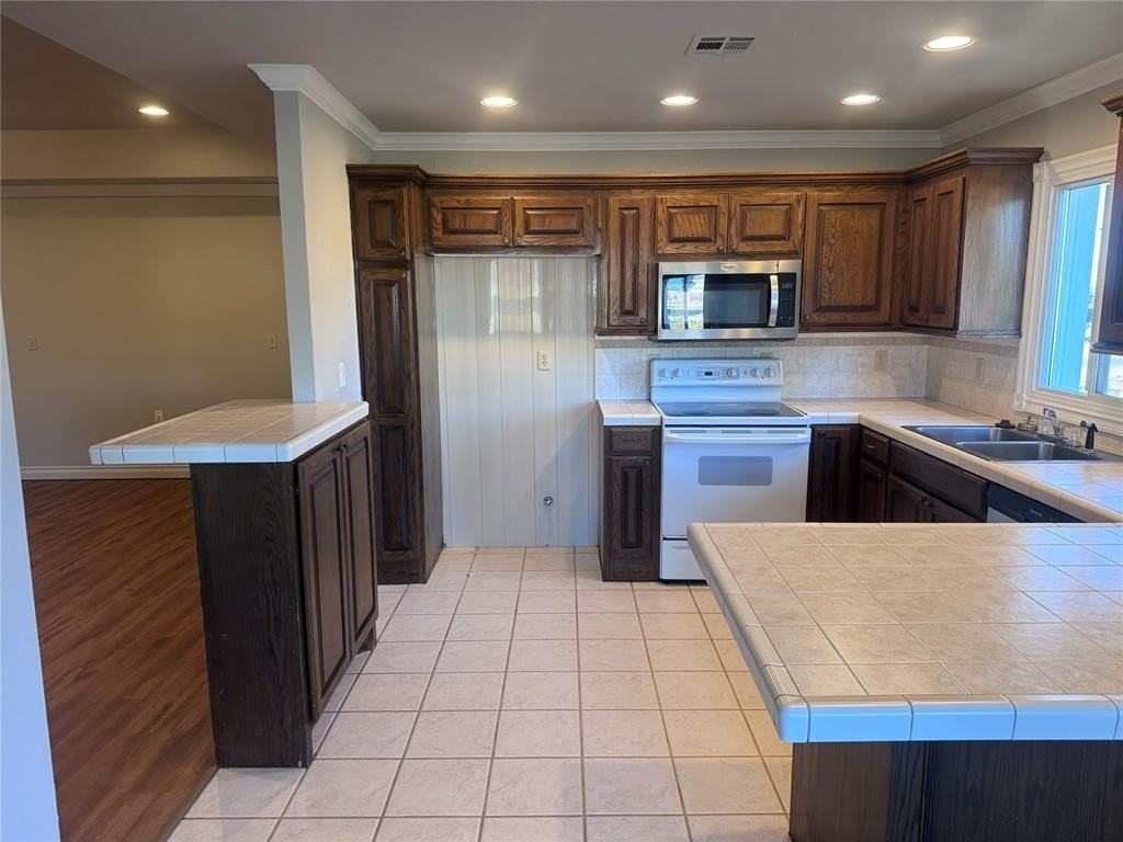 5104 S Triplett Rd - Photo 4 of 18