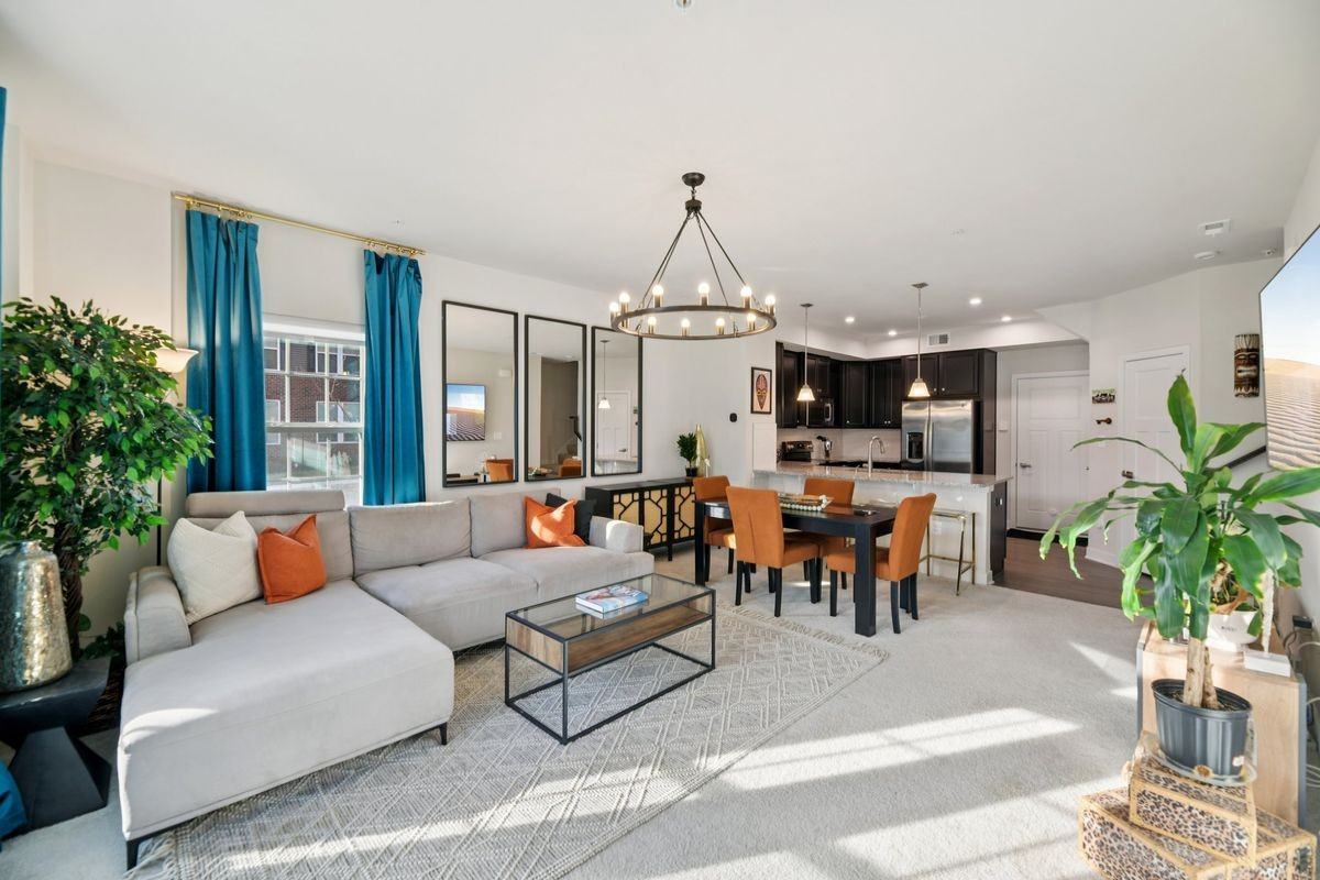 10960 Presidential Pkwy - Photo 3 of 29