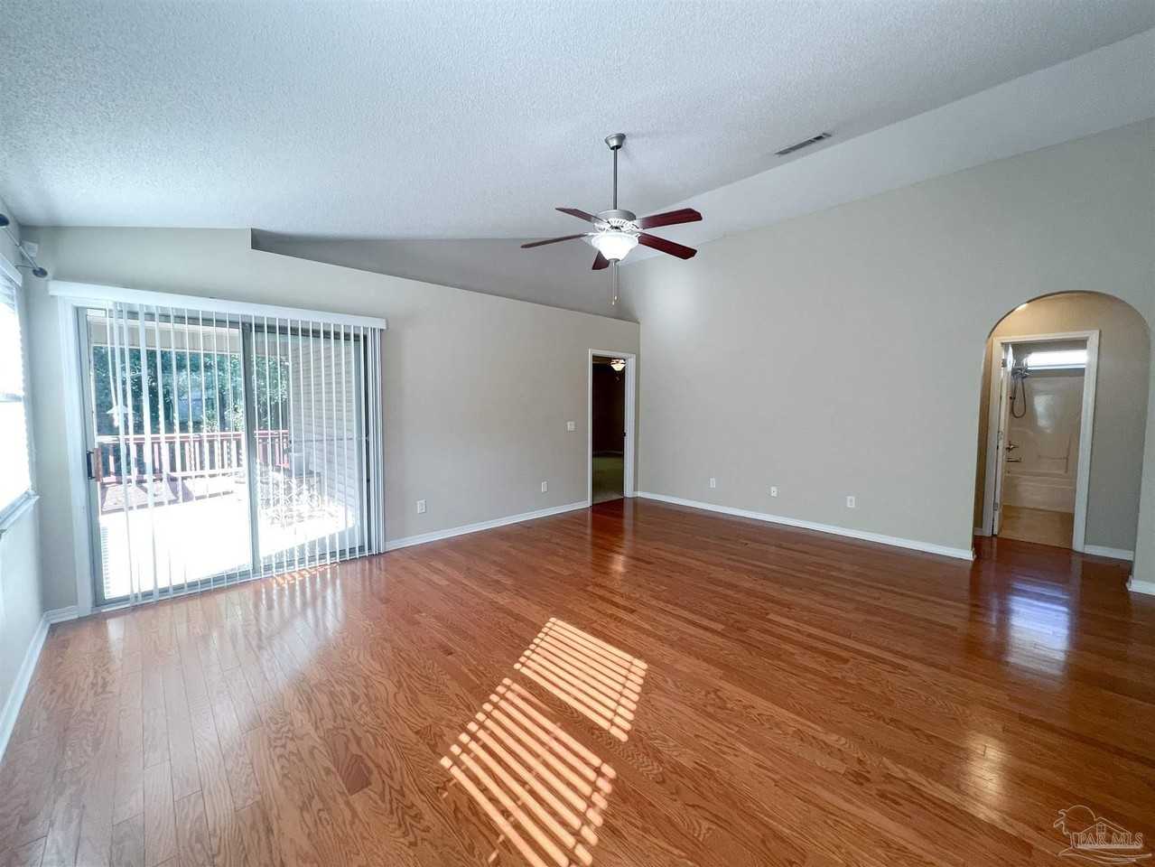 702 Mozingo Ln - Photo 5 of 37