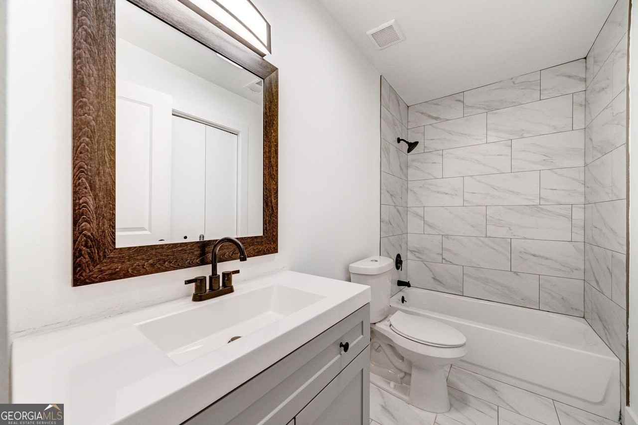 1060 Mathews Ct Se - Photo 4 of 11