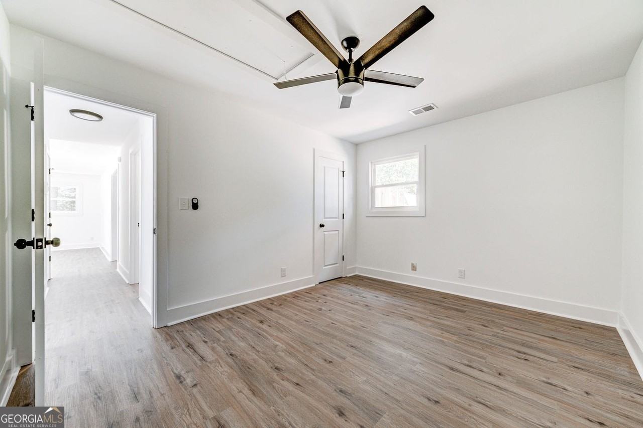 1060 Mathews Ct Se - Photo 7 of 11