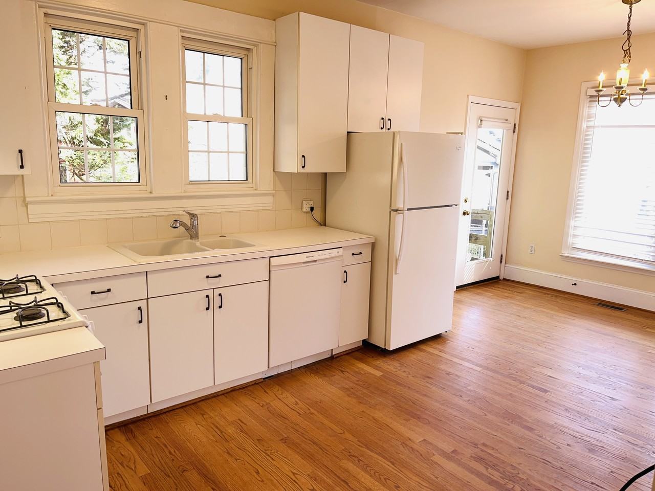 307 Perry Street - Photo 4 of 33