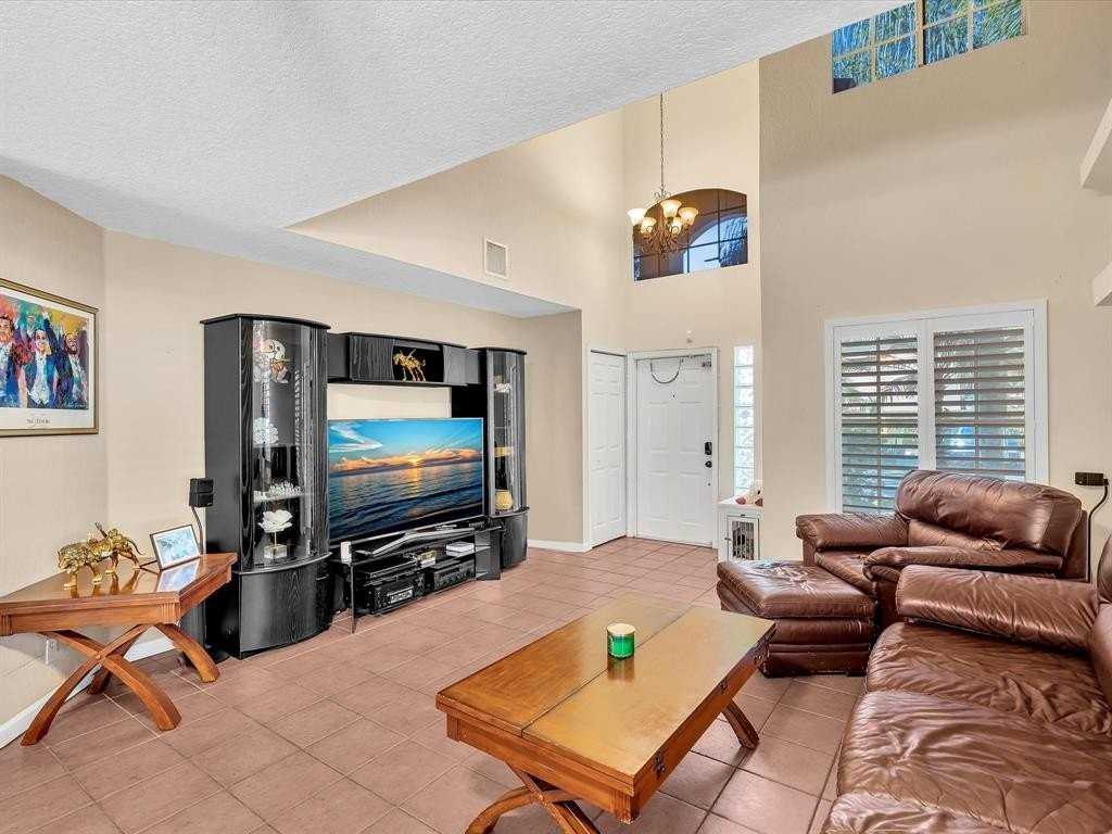 1449 Banyan Cir - Photo 2 of 41